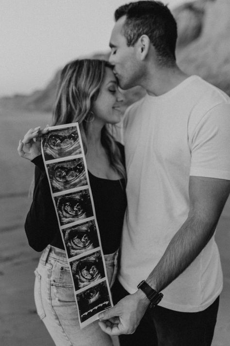 Sonogram Picture Ideas Couple, Christmas Photoshoot Baby Announcement, Holding Ultrasound Pictures, Photos With Ultrasound Picture, Couple Baby Announcement Photo Shoot, Ultrasound Pictures Photoshoot, Maternity Pictures With Ultrasound, Bump Announcement Pictures, Sonogram Maternity Photos