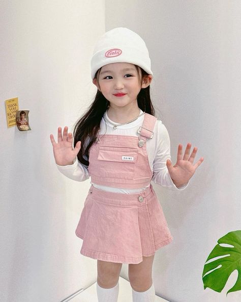 Korean Baby Girl Outfit, Magical Childhood, Cultural Background, Korean Babies, Kids Ootd, Children Playing, Kids Wardrobe, Trendy Kids, Young Fashion