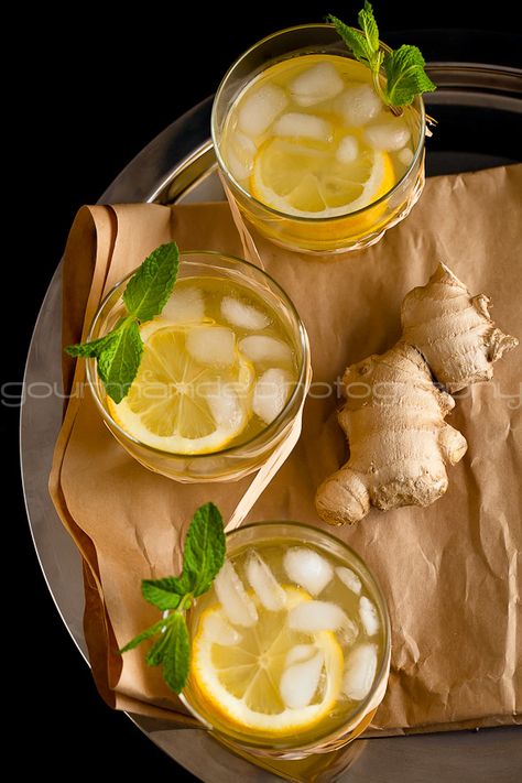 Ginger Lemonade—antibacterial, anti-fungal, promotes optimal digestion and cleanses the GI tract. Ginger Lemonade, Honey Ginger, Lemon Slices, Gi Tract, Receding Gums, Lemonade Recipes, Think Food, Smoothie Drinks, Fresh Ginger