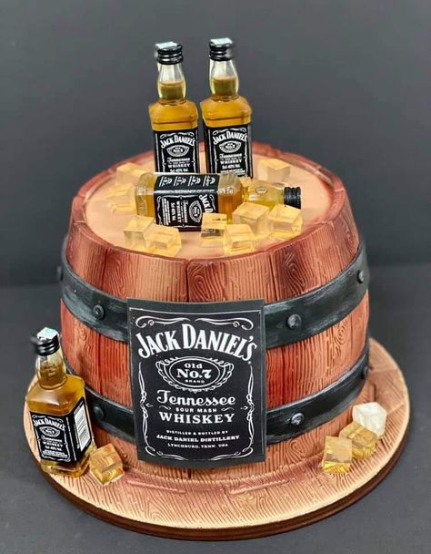 50th Birthday Cakes For Men, Jack Daniels Cake, 50th Birthday Cakes, Torte Creative, Cake For Him, Alcohol Cake, Barrel Cake, Whiskey Cake, Bottle Cake