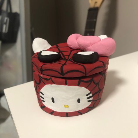 Spider Man Clay Art, Clay Hello Kitty Ideas, Spiderman Ashtray, Cute Pinch Pot Ideas Ceramics, Spiderman Clay Ideas, Spiderman Ceramics, Emo Ceramics, Air Dry Clay Hello Kitty, Hello Kitty Ceramic Ideas