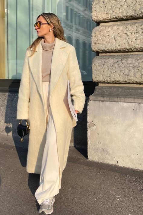 28 Wool-Coat Outfit Ideas to Re-Create All Winter | Who What Wear White Coat Outfit Classy, Cream Wool Coat Outfit, Cream Coat Outfit Winter, Cream Winter Outfit, Cream Winter Coat, White Coat Outfit, Long Black Wool Coat, Wool Coat Outfit, Winter Coat Trends