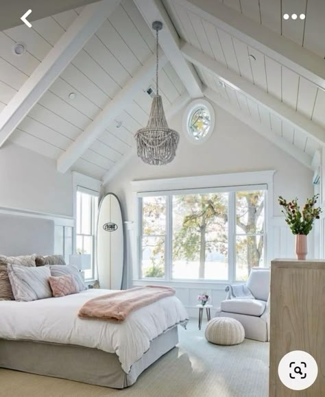 Modern Coastal Bedroom Ideas, Modern Coastal Bedroom, Ideas Terraza, Dream Beach House, Beach House Bedroom, Home Design Magazines, Dream Beach Houses, Dream Life House, Decor Ikea