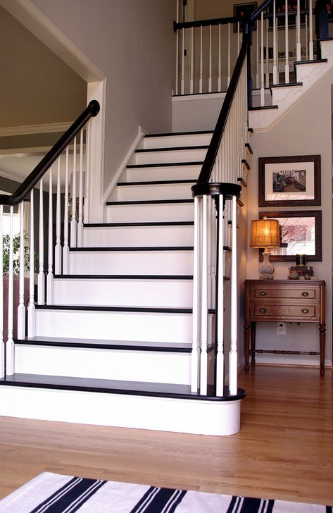 Black Stair Railing, Black And White Stairs, Stairs Makeover Design, Stair Railing Makeover, Diy Staircase Makeover, Stairs Renovation, White Staircase, Black Stairs, Painted Staircases