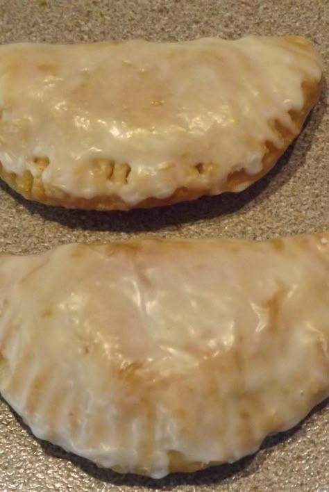 Fried Pies Dough Recipe, Southern Fried Pies, Fried Pie Dough Recipe Easy, Hand Pie Dough Recipe Easy, Homemade Fried Pies Easy, Dough For Fried Pies, Homemade Fried Apple Pies, Amish Fried Pies, Fried Pie Crust Recipe