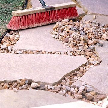 Simple Easy shares a story of how a handy homeowner designed and built a large flagstone patio with irregularly shaped stones. Walkways Ideas, Pebble Path, Flagstone Pavers, Flagstone Path, Walkway Design, Paver Walkway, Landscape Rock, Flagstone Patio, Garden Arbor