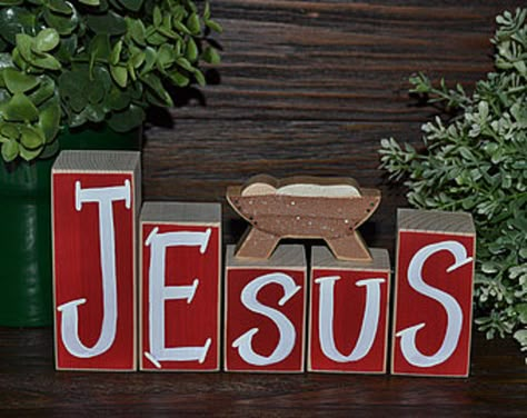 Jesus Christmas Decorations, Christian Christmas Decor, Diy Christmas Photoshoot, Christian Christmas Decorations, Church Christmas Decorations, Christmas Blocks, Wooden Christmas Decorations, Christmas Church, Christmas Centerpieces Diy