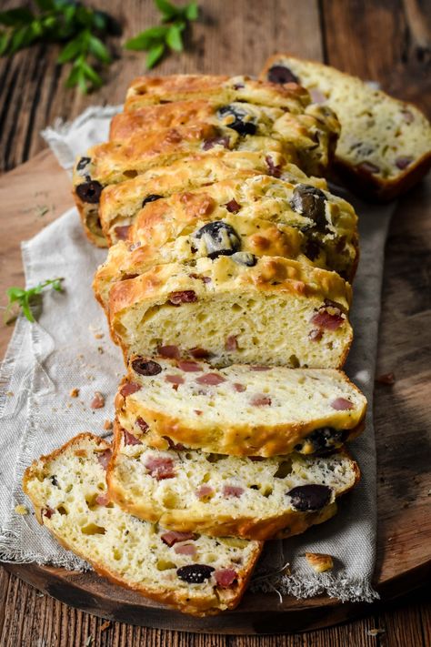 French Appetizers, Parmesan Cauliflower, Olive Bread, Rustic Bread, Savory Bread, Ham Cheese, Savoury Baking, Cheese Appetizers, Dried Herbs