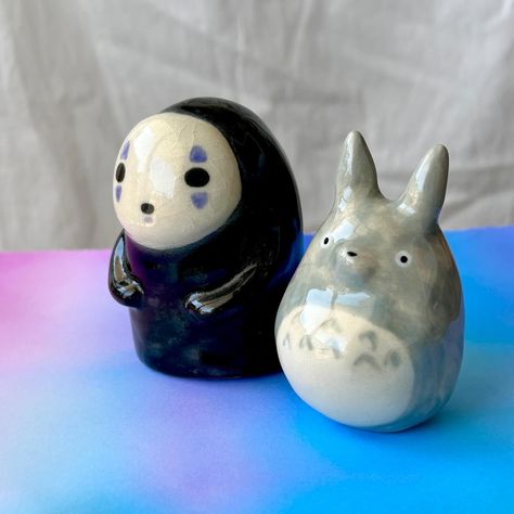 No Face and Totoro are looking for trouble! Better make way. They are up to no good I tell you. #noface #kaonashi #nofaceart #nofacefanart #ghiblifanart #ghibliart #totorolover #totorofanart #myneighbortotoro #ceramictotoro #spiritedawayfanart #cynaramori #otaku #otakuart Studio Ghibli Fan Art, Totoro Clay, Matching Things, Diy Crafts To Do At Home, Diy Crafts Easy At Home, Totoro Art, Ceramica Ideas, Sand Projects, My Neighbour Totoro