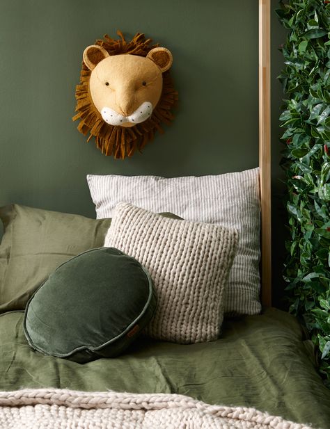 How to create a jungle theme in your child's bedroom Camera Shabby Chic, Jungle Bedroom, Safari Room, Chic Bedroom Design, Jungle Thema, Jungle Room, Shabby Chic Bedroom, Toddler Bedrooms, Jungle Theme