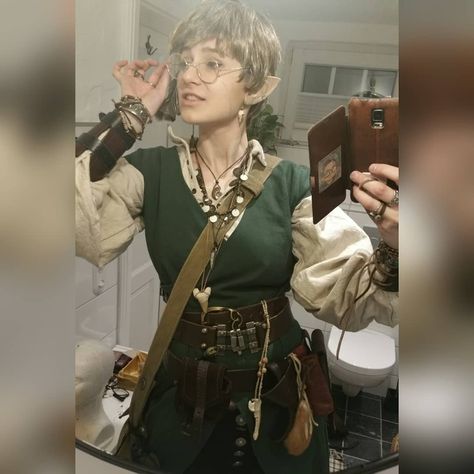 Elf Larp Costume, Fantasy Apothecary Outfit, Easy Larp Costume, Larp Character Inspiration, Fantasy Larp Costumes, Ren Faire Masc, Fantasy Healer Outfit, Forest Elf Outfit, Ren Faire Outfits Masc