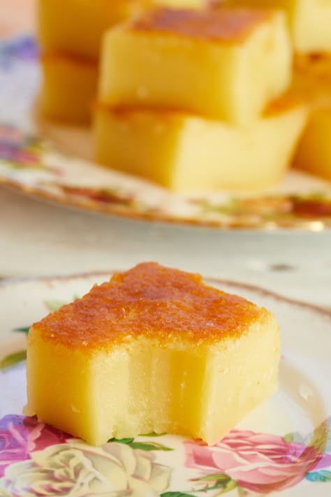 Butter Mochi is baked, unlike Japanese Mochi Ice cream. Mochi Butter Cake, Butter Mochi Cake Recipe, Mochi Cake Recipe, Butter Mochi Cake, Hawaiian Desserts, Butter Mochi, Make Butter, Mochi Cake, Mochi Recipe