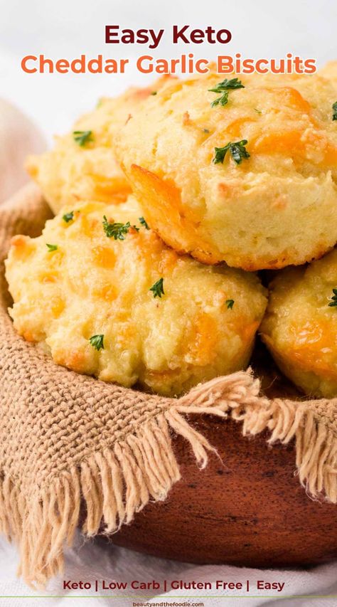 Keto Cheddar Garlic Biscuits - Beauty and the Foodie Cheddar Garlic Biscuits, Cheesy Garlic Biscuits, Chaffles Recipe, Exercise Essentials, Garlic Biscuits, 1200 Calorie Diet Meal Plans, Keto Chaffles, Desayuno Keto, Low Carb Biscuit