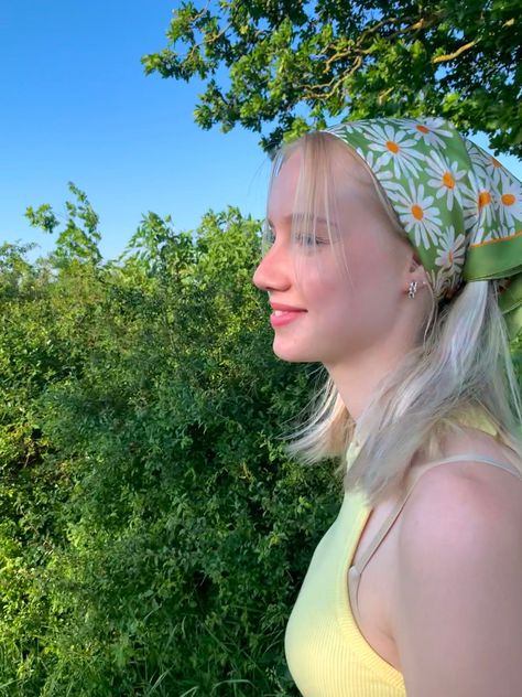 Woman Bandana, Christian Veils, Long Natural Curly Hair, Black Hair Aesthetic, Scandinavian Summer, Haircut Designs, Classy Photography, Bandana Hairstyles, Peasant Style