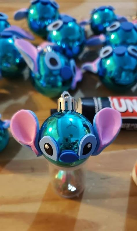 Christmas Ornaments Theme, Stitch Disney Crafts Diy, Stitch Disney Christmas Tree, Disney Themed Ornaments Diy, Disney Stitch Ornaments Diy, Diy Stitch Christmas Ornaments, Stitch Christmas Ornaments Diy, Christmas Tree Ideas With Balloons, Lilo And Stitch Christmas Decorations