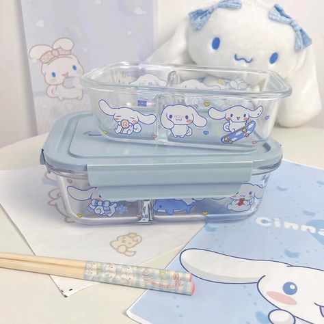 ♡ Small：14.7 x 12.5 x 5 cm (Capacity: 650ml) Large：19.7 x 14.8 x 5 cm (Capacity: 1000ml)♡ Material: Glass♡ Microwave friendly without the lid ♡ Handling time before shipping: 7 business days Sanrio Kitchen, Gloves Aesthetic, Kawaii Cinnamoroll, Kawaii Products, Glass Containers With Lids, Alphabet Sounds, Outdoor Slippers, Kitchen Dinning, Hello Kitty Items