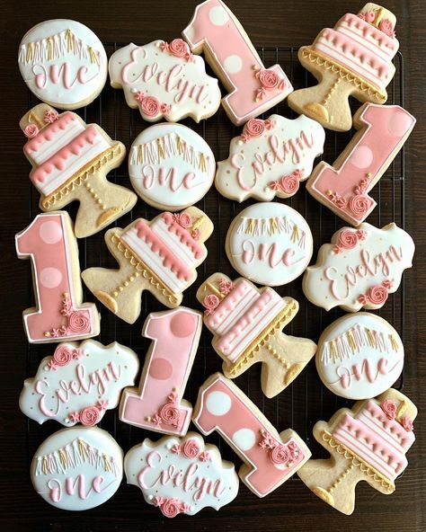 Number One Cookies 1st Birthdays, 1st Birthday Princess Cookies, Isn’t She Onederful Cookies, Pink And Gold Birthday Cookies Decorated, Pink First Birthday Cookies, Pink First Birthday, First Birthday Cookies, Pink Birthday, Birthday Cookies