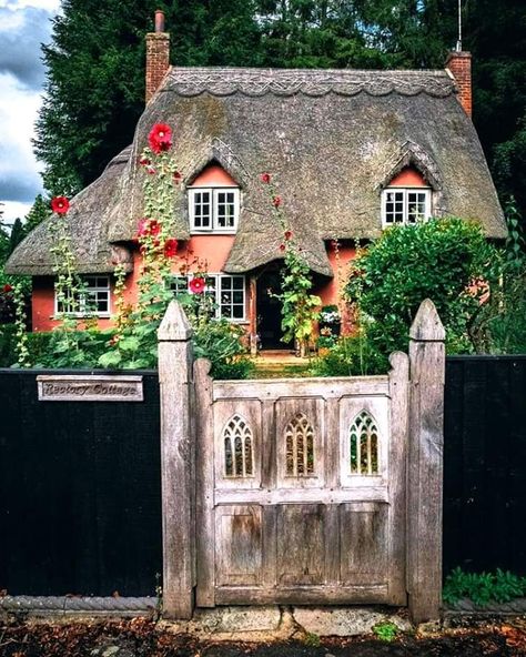 Garden Huts, British Cottage, English Country Cottages, Cute Cottages, Storybook Homes, Fairytale Cottage, Storybook Cottage, Quaint Cottage, Cottage Exterior