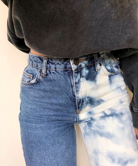 Dyed Jeans Diy, Bleach Denim Jacket Diy, Denim Bleach Art, Half Bleached Jeans, Bleach Dye Jeans, Tye Dye Denim, Bleach Jeans Diy, Denim Jeans Diy, Bleach Dyed Jeans