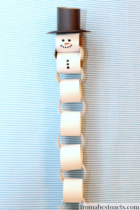 I may use this to countdown to Christmas/Winter Vacation - Paper Chain Snowman Christmas Countdown - From ABCs to ACTs Diy Schneemann, Paper Chain, Winter Activities For Kids, Paper Chains, Christmas School, Winter Crafts For Kids, Navidad Diy, Snowman Crafts, Snowman Christmas