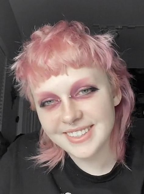 Downturned Eyeshadow, Alt Makeup For Downturned Eyes, Pink Alternative Makeup, Alt Pink Makeup, Downturned Makeup, Goth Pink Makeup, Shaved Eyebrows Makeup, Pink Alt Makeup, Pink Goth Makeup