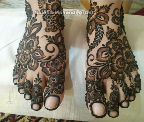 Dubai feet mehndi designs collections 2022 Feet Mehndi Designs, Feet Mehndi, Legs Mehndi, Mehendi Artist, Khafif Mehndi Design, Leg Mehndi, Mehndi Designs 2018, Iphone Wallpaper Aesthetic, Legs Mehndi Design