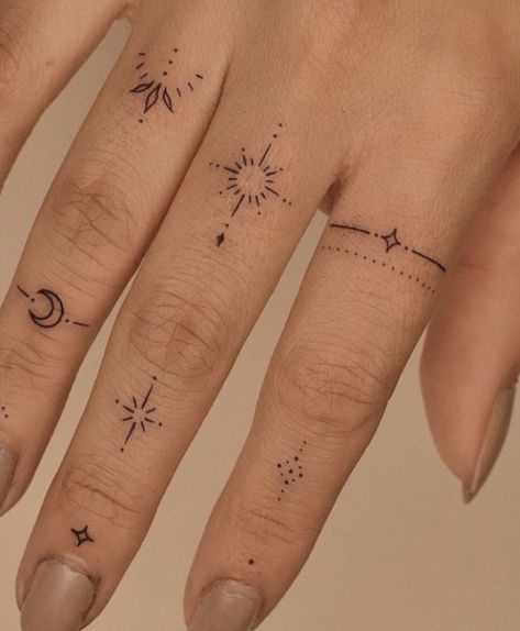 Tato Minimal, Small Finger Tattoos, Finger Tattoo For Women, Finger Tats, Hand And Finger Tattoos, Pretty Hand Tattoos, Finger Tattoo Designs, Handpoke Tattoo, Petite Tattoos