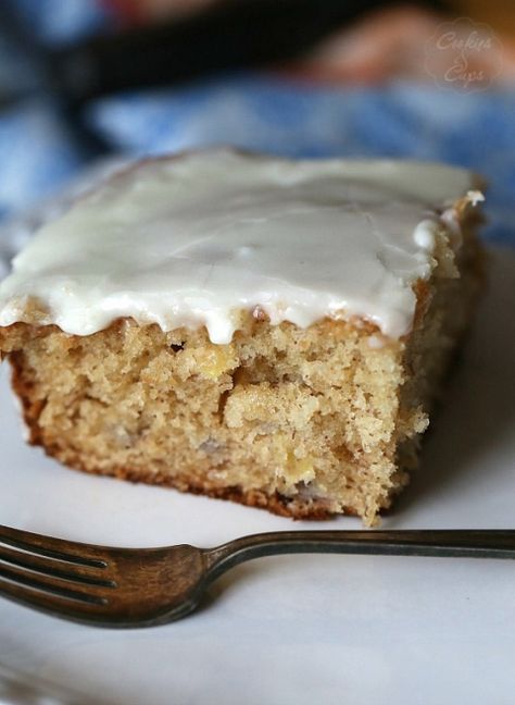 Dr. Bird Cake.. a lot like Hummingbird Cake! So easy and delicious! Humming Bird Cake Recipe, Cookies And Cups, Bird Cake, Cake Mug, Hummingbird Cake, Bird Cakes, Humming Bird, Crushed Pineapple, Piece Of Cake