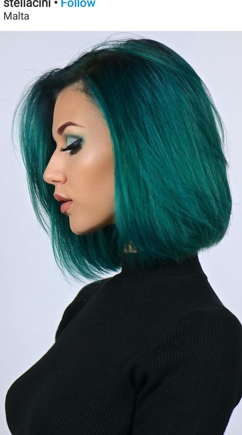 Teal Bob Hair, Emerald Green Peekaboo Hair, Teal Hair Color Turquoise, Short Teal Hair, Jade Green Hair, Green Bob Wig, Green Ombre Hair, Aquamarine Hair, Dark Teal Hair