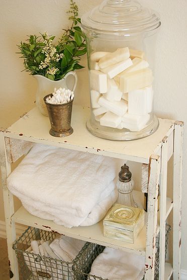 accessorize your bathroom with toiletries! love the jar of soaps Bathrooms Colors, Country Bathrooms, Baños Shabby Chic, Hotel Soap, Vibeke Design, Deco Champetre, Ideas Para Organizar, Shabby Chic Bathroom, Chic Bathrooms