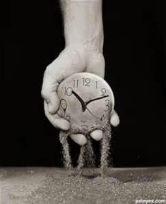 Which pass time do you prefer? What Element Are You, Kari Jobe, Hand Photography, Time Photography, Tableau Art, Conceptual Photography, Time Art, Photography Contests, Jolie Photo