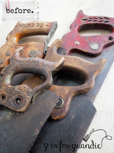 Vintage Saw Decor, Decorating With Old Hand Saws, Saw Crafts Ideas, Old Handsaw Ideas, Hand Saw Decor Diy Projects, Hand Saws Decor Rustic, Antique Saw Decor, Old Saws Ideas Diy Projects, Old Saws Ideas