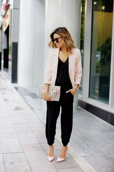 Fall Wedding Outfits, Mode Tips, Walking Down The Street, Hello Fashion, Beige Blazer, Summer Work Outfits, Rosie Huntington Whiteley, Pink Blazer, Winter Outfits For Work