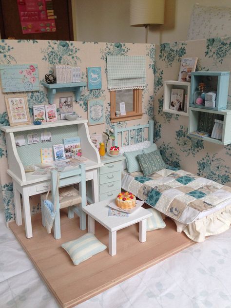 2014. Miniature Corner Dollhouse ♡ ♡ Mini Room Craft, Mini Room, Dollhouse Bedroom, Room Boxes, Doll House Plans, Mini Doll House, Doll House Crafts, Dollhouse Miniatures Diy, Dolls House Interiors