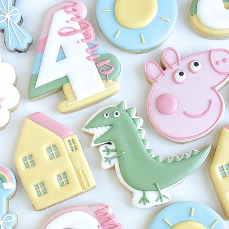 Peppa Pig Biscuits, Peppa Pig Birthday Cookies, Muddy Puddles Peppa Party, Peppa Pig Sugar Cookies, Peppa Pig Cookies Birthday Parties, Peppa Pig Cookies Decorated, Peppa Pig 1st Birthday Party, Peppa Pig Cake Pops, Peppa Pig 3rd Birthday Party