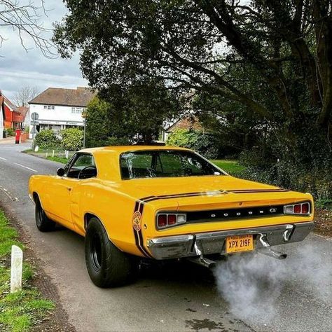 68 Dodge Coronet Super Bee A-12 440ci Six Pack Dodge Charger Super Bee, Dodge Coronet Super Bee, Dodge Super Bee, Plymouth Cars, Automotive Illustration, Custom Pickup Trucks, Dodge Muscle Cars, Mopar Muscle Cars, Custom Muscle Cars