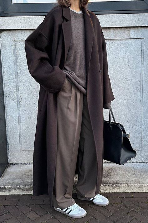 7 Things I Removed During My 2023 Closet Clean-Out | Who What Wear Brown Coat Outfit, Estilo Hijab, Brown Coat, Coat Outfits, 가을 패션, Autumn Outfit, 여자 패션, Mode Vintage, Mode Inspiration