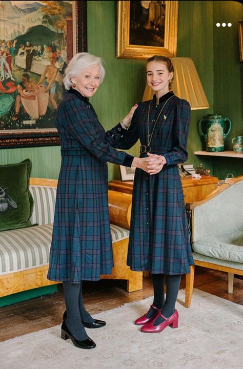 British Dress Style Women, Royal Family Outfits, Tartan Dress Outfit, Classic Dressing, Miss Patina, Tartan Clothing, Scottish Style, Retro Heels, Cable Knit Dress