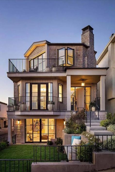 contemporary Manhattan beach home east coast style homes east coast inspo interior modern home houses modern style unique homes lmd architecture studio luxury homes architecture ideas inspo California homes west coast design Home Design From Outside, Mix Of Modern And Traditional House, Two Houses Next To Each Other, Bright Beach House Exterior, Unique Home Design Architecture, Houses From Outside, House For 6 People, Three Floor House, 3 Level House