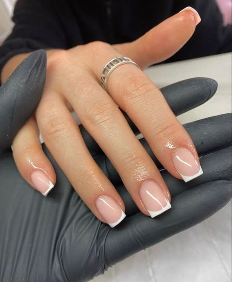 Short Sqovalnails French, French Tips With Glitter Outline, Glitter Neutral Nails, French Short Nails Ideas, Natural Short Square Nails, Square French Tip Acrylic Nails Design Short, Short Squoval Christmas Nails, French Tip Nails Coffin Short, Black French Short Nails