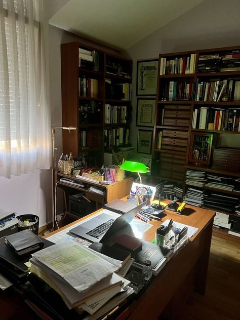 Messy Office Aesthetic, Academic Office Decor, Study Room Aesthetic, Library Study Room, Work Desks, 20 Aesthetic, Retro Office, Study Room Decor, Workspace Inspiration