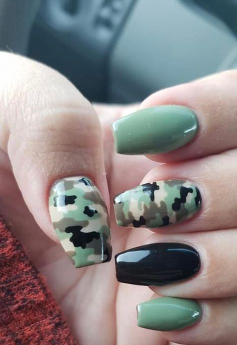 Army Mom Nails Design, Camo Nail Designs Camouflage, Camouflage Nails Designs, Hunting Nails Designs, Army Nails Design, Camo Nails Acrylic, Western Nails Fall, Hunting Nail Designs, Nail Designs For January