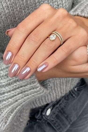 Dip Nail Ideas With Chrome, Wedding Dipped Nails, January Nails Metallic, 2024 Nail Trends Chrome, Oyster Chrome Nails, Black Nails With White Chrome, Sns Dipping Powder Nails Chrome, Irredescent Pink Nails, Chrome Mauve Nails