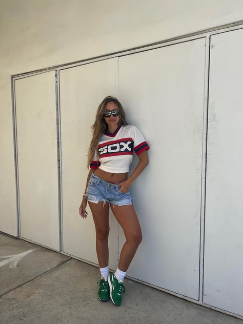 Low Waisted Denim Shorts Outfit, Low Rise Shorts Outfit, Jersey Outfit With Shorts, Low Waist Shorts Outfit Aesthetic, Low Rise Denim Shorts Outfits, Low Rise Shorts Outfits Summer, Jersey Shorts Outfit Women Streetwear, Uga Gameday Outfit Georgia, Brazil Jersey Outfit Girl