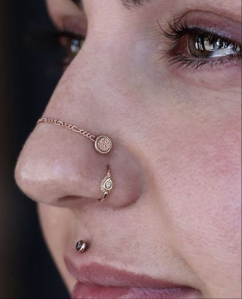 Beauty • Instagram Nose Ring Chain Across Nose, Nose Piercing Big Nose, Nose Chain Piercing, Two Nose Piercings, Maya Jewelry, High Nostril Piercing, Nose Chain, Double Nose Piercing, Nose Piercing Ring