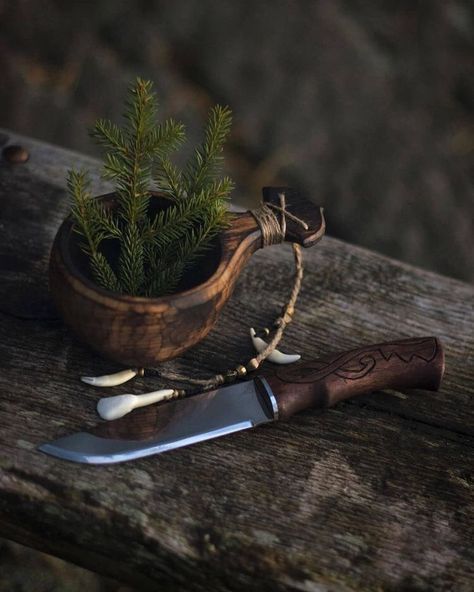 Aesthetic Knifes, Knife Photography, Knife Aesthetic, Gear Room, Bushcraft Kit, Bushcraft Gear, Rustic Bathroom Designs, Camping Aesthetic, Bushcraft Camping