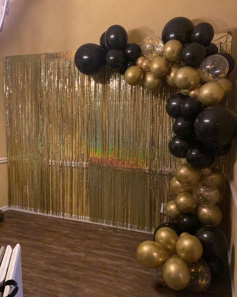 Black Gold Photo Booth, Black White And Gold Party Ideas, Gold And Black Decorations Party, Black And Gold Engagement Party, Black And Gold Photo Booth, 21st Party Themes, Hosting Halloween, High School Graduation Party Themes, Black And Gold Backdrop