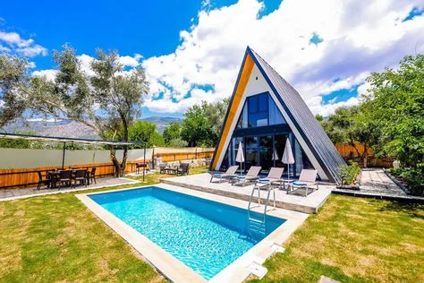 This authentic looking A-Frame house is located in Kas, Antalya, Turkey. Resort Ideas, A Frame Cabin Plans, Resort Plan, Triangle House, Tiny House Luxury, Tiny House Nation, A Frame House Plans, Frame Cabin, Minimalist House