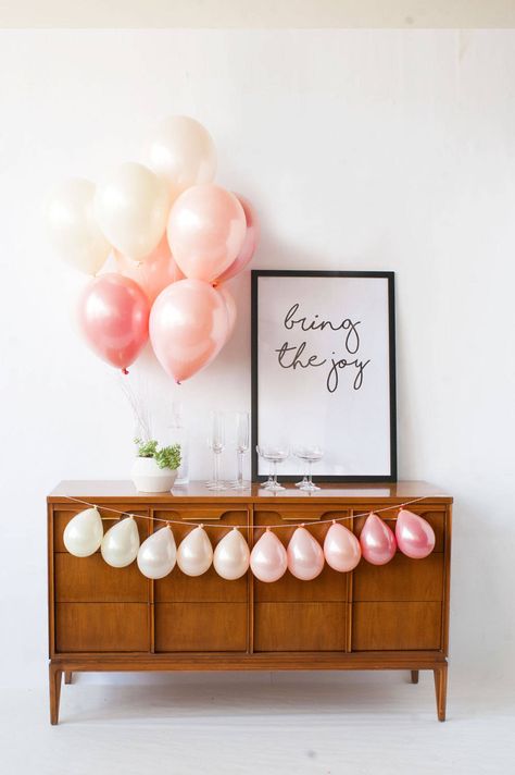 Simple Balloon Bouquet, Sweet Baby Shower Ideas, Pearl Balloons, Trendy Baby Shower Themes, Baby Shower Sweets, Ideas Baby Shower, Mini Balloons, Cupcake Party