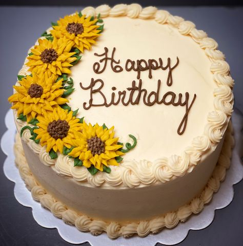 Sunflowers Cake Ideas, Cute Birthday Cakes Flowers, Icing Sunflowers On Cake, Red And Yellow Birthday Cake, Orange Cakes Birthday, Sunflower Buttercream Cake, Sunflower Birthday Cake For Women, Sun Flower Cake Ideas, Sunflower Cake Birthday Simple